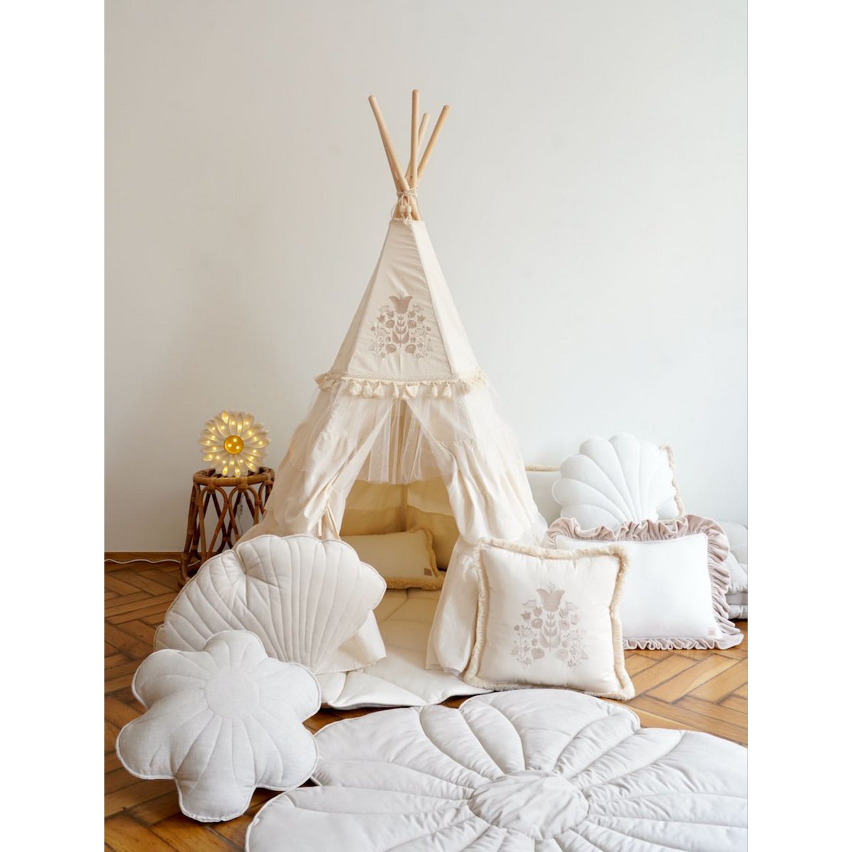 Boho Style Tipi Tent with Mat