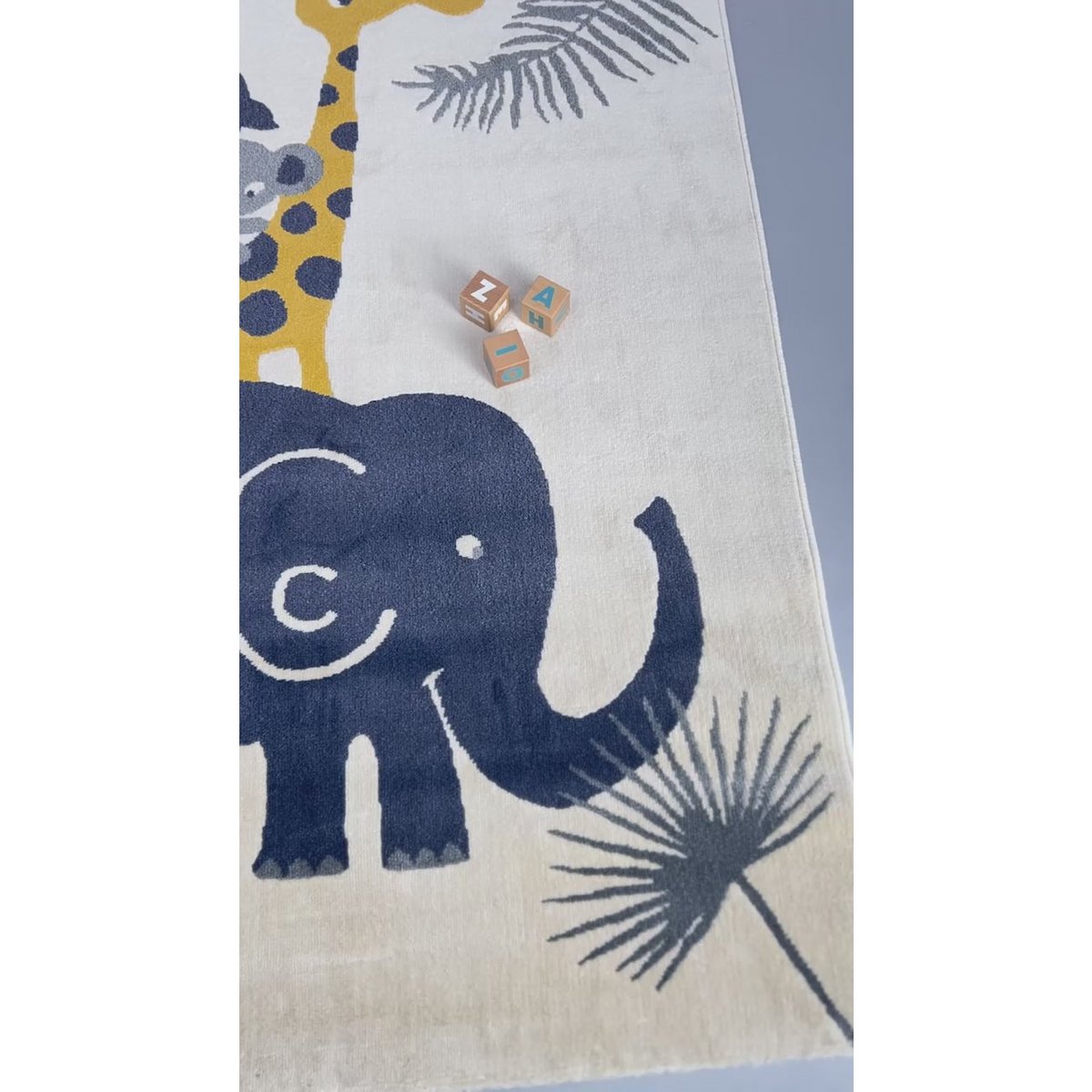 Ontwerp en zachte kindertapijt met spoel jungle haar