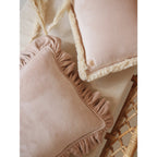 Zacht fluwelen kussen met ruche “Latte”